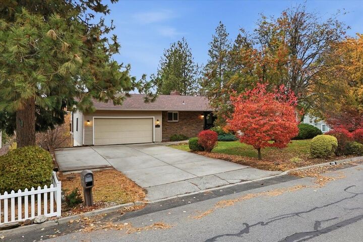 Property Photo: 2216 S Vera Crest Dr WA 99037