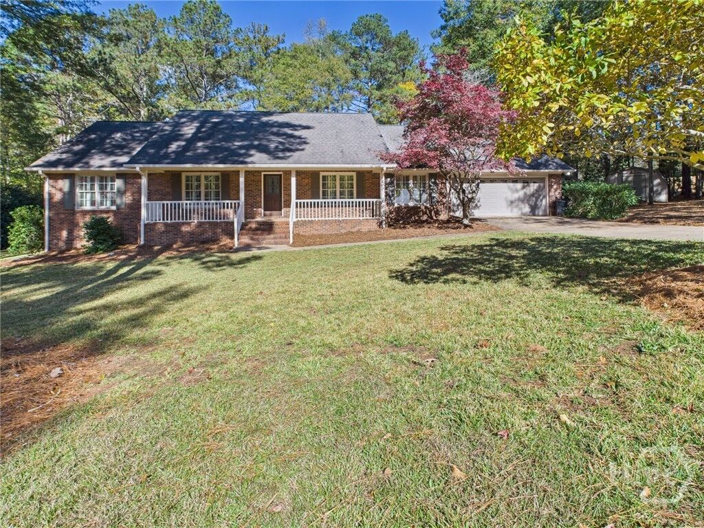 Property Photo: 1010 Springview Court GA 30606