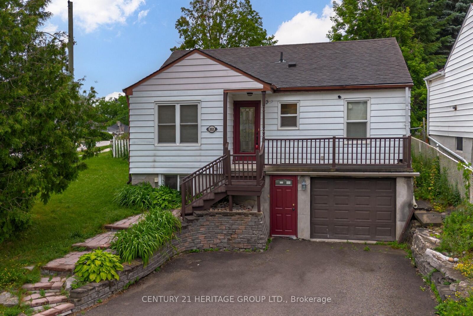 Property Photo:  302 Avenue Road S Main (Upper Level)  ON L3Y 1P2 