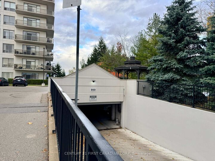 Property Photo:  353 Commissioners Road W 1109  ON N6J 0A3 