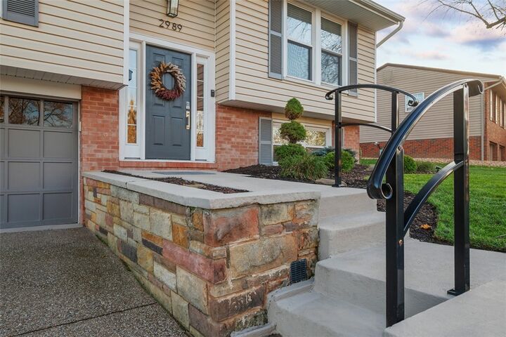 Property Photo:  2989 Eastview Rd  PA 15102 