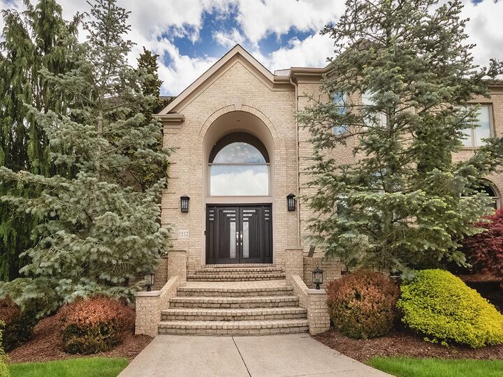 Property Photo: 1512 Fox Chase Ln PA 15241