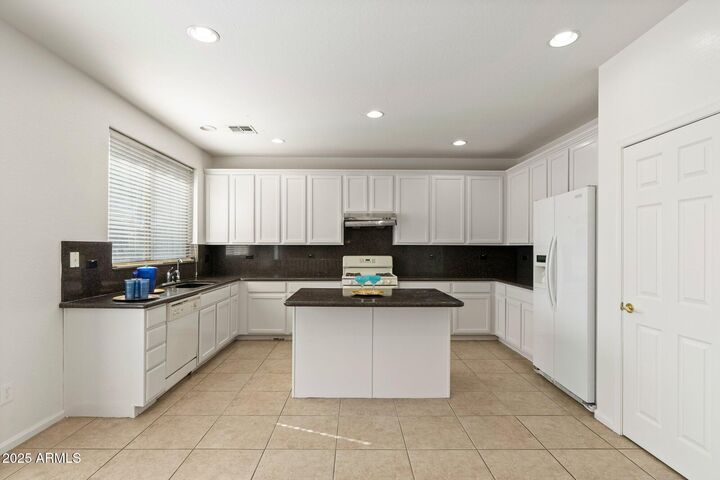 Property Photo: 2125 W Crimson Terrace AZ 85085