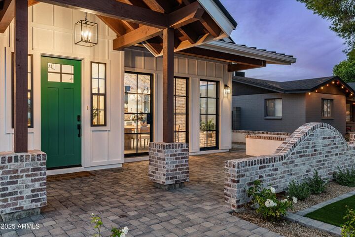 Property Photo: 4208 N 41st Place AZ 85018