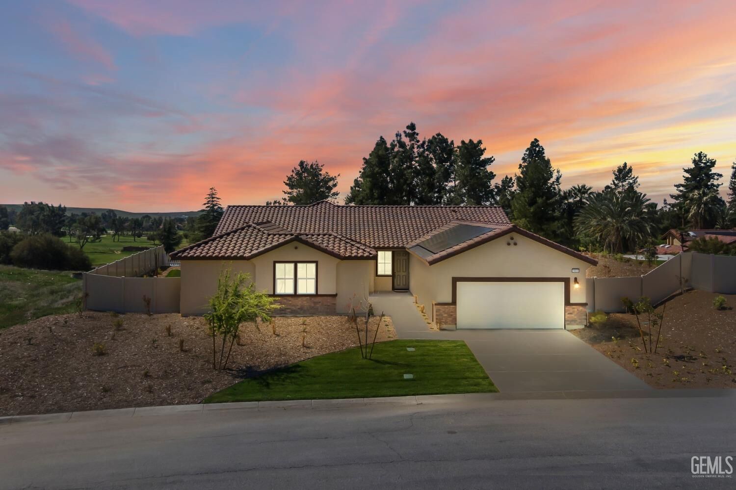 Property Photo: 5804 Levanto Street CA 93306