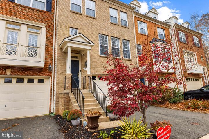 Property Photo: 9842 Pickens Place VA 20111