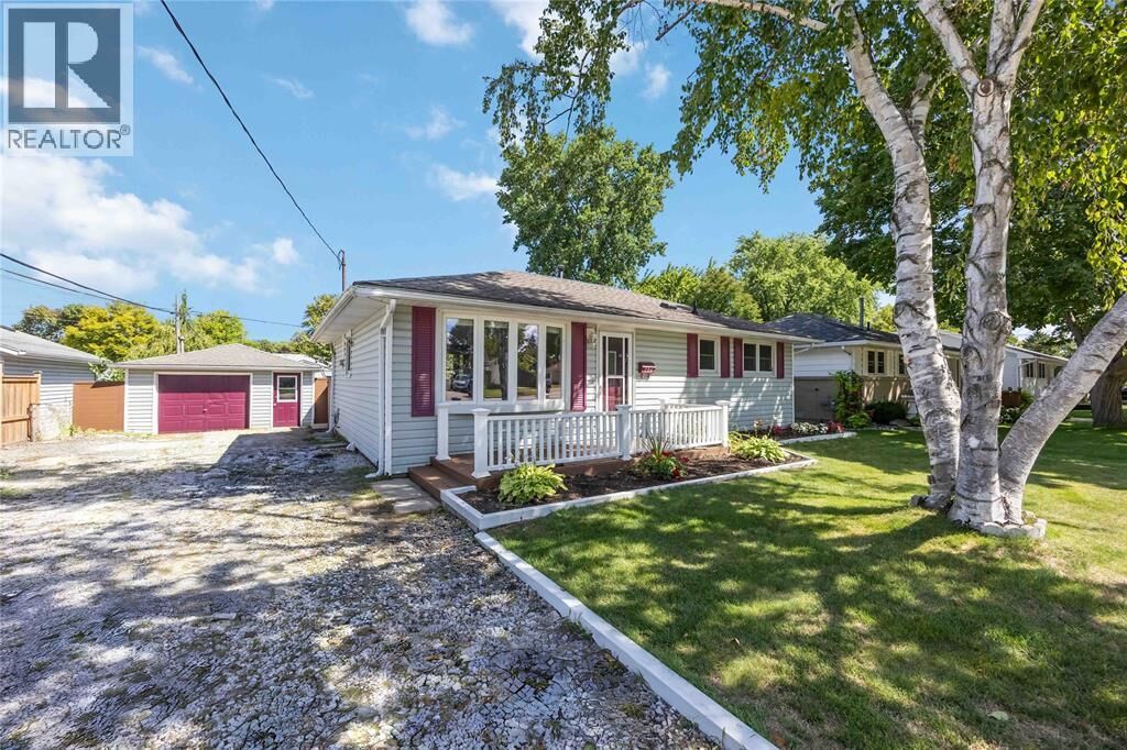 Property Photo: 704 Houser Street ON N7V 1A9
