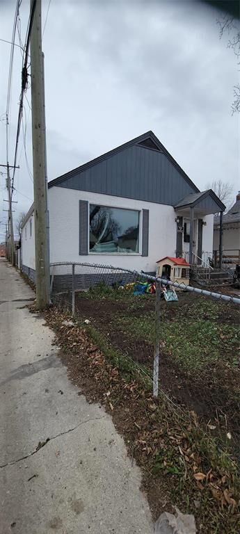 Property Photo: 364 Anderson Avenue MB R2C 1E7