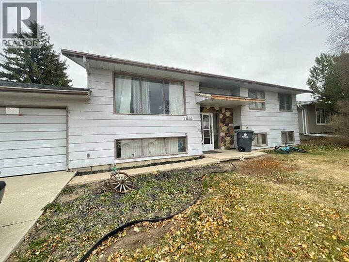 Property Photo: 1020 1 Street West SK S0L 1S0