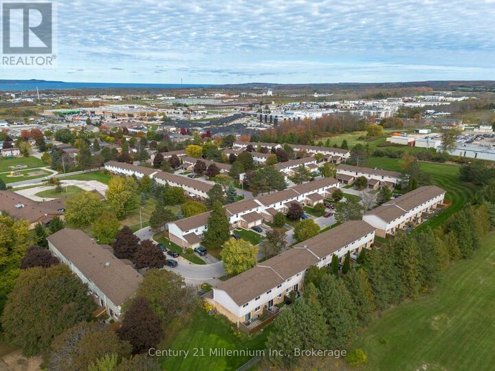 Property Photo: 62 Laurie Crescent 62 ON N4K 6C3