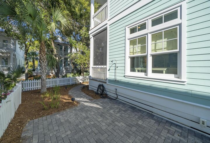 Property Photo:  148 Parkshore Drive  FL 32413 