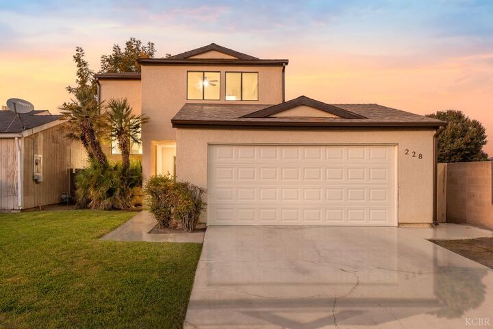 Property Photo: 228 E Harold Court CA 93291