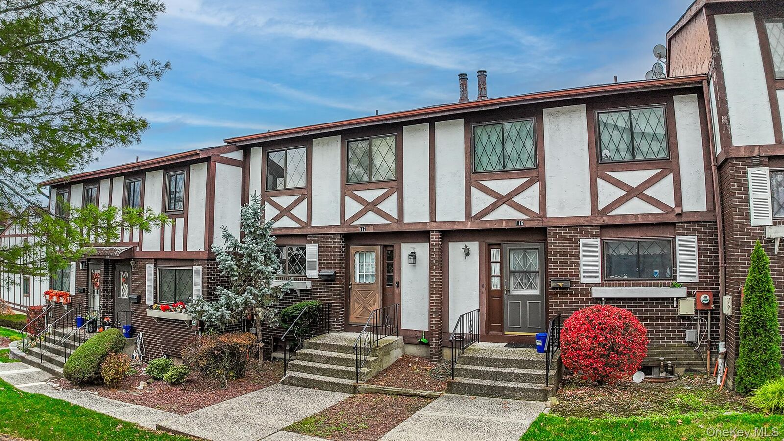 Property Photo:  117 Buckingham Court  NY 10970 