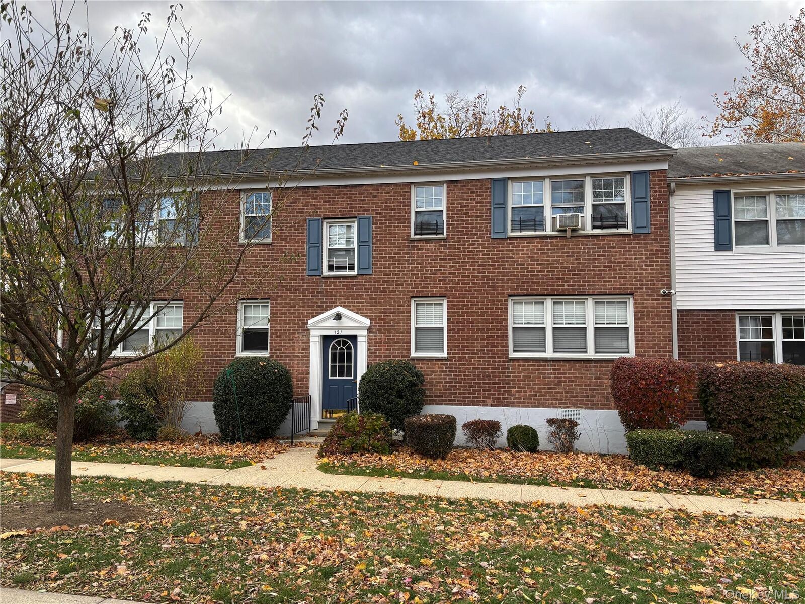 Property Photo:  121 Columbus Avenue 1A  NY 10604 