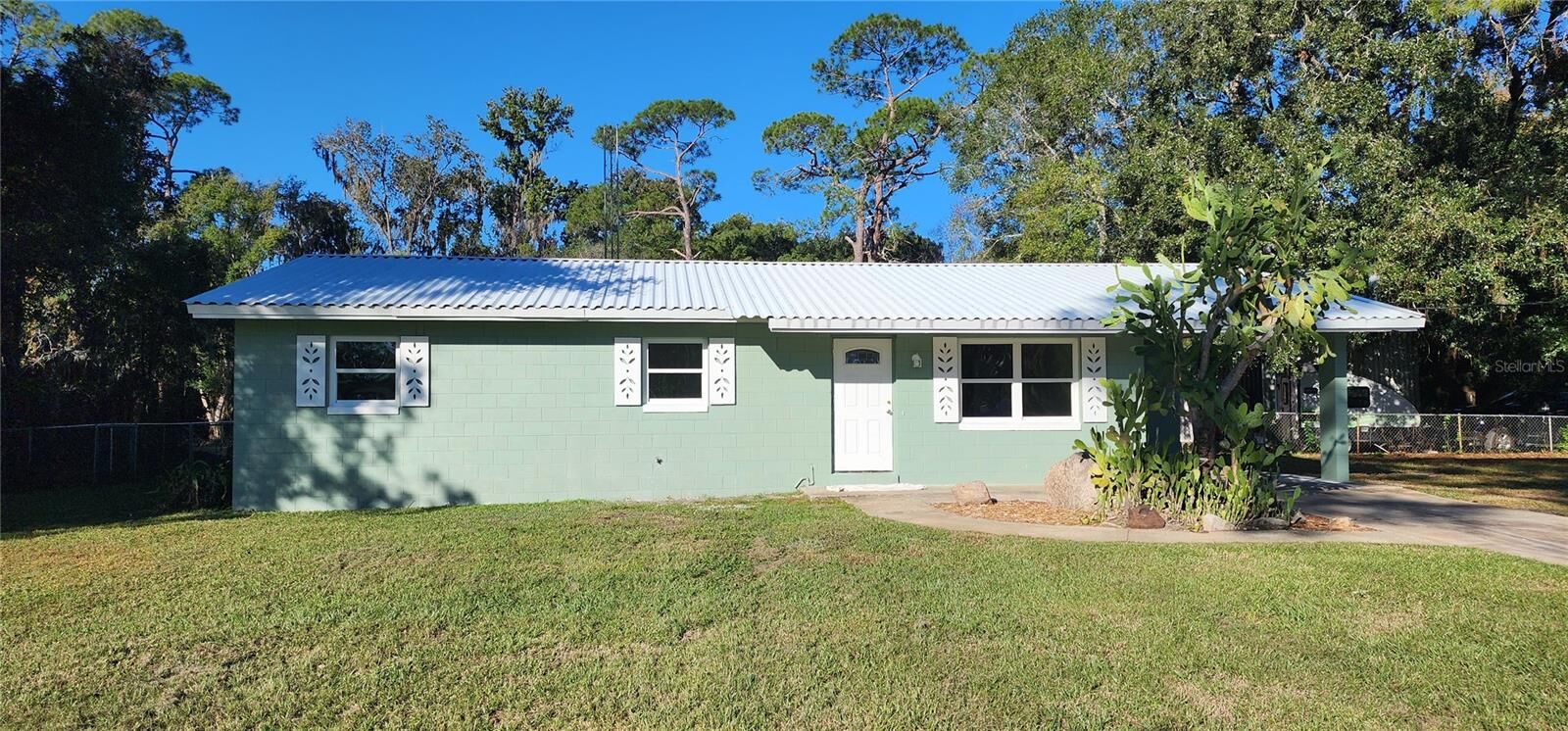 Property Photo: 390 Clark Street FL 32725