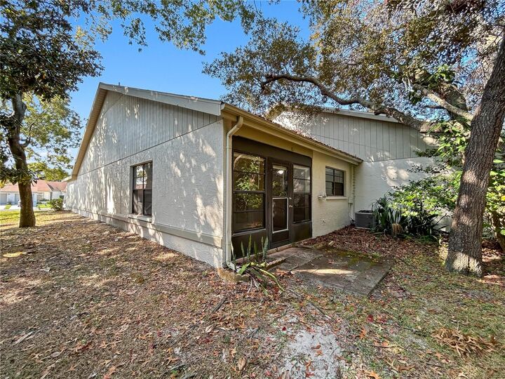 Property Photo:  11746 Spring Tree Lane  FL 34668 