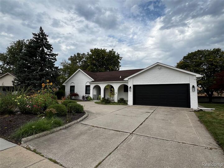 38016 Bloomfield Drive  Livonia MI 48154 1137 photo
