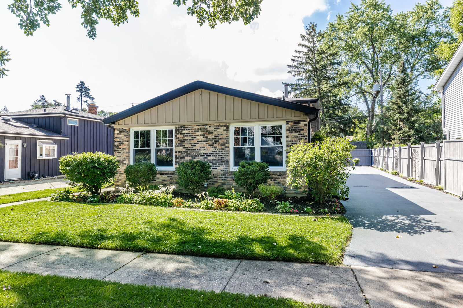 Property Photo: 449 Geneva Road IL 60137