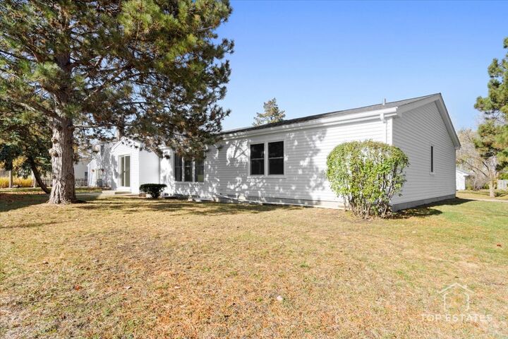 Property Photo:  523 Hamilton Avenue  IL 60559 