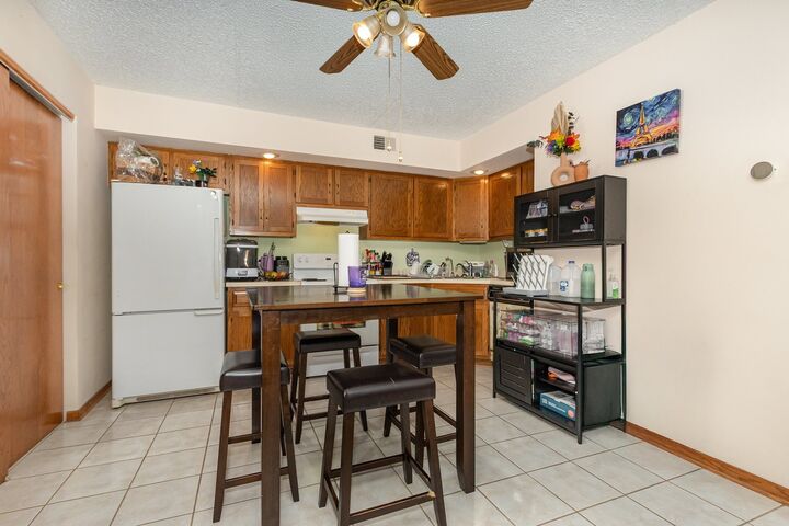 Property Photo: 1472 N Rock Run Drive 1B IL 60403