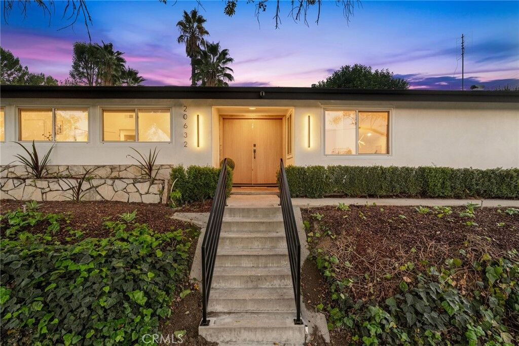 Property Photo:  20632 Tiara Street  CA 91367 