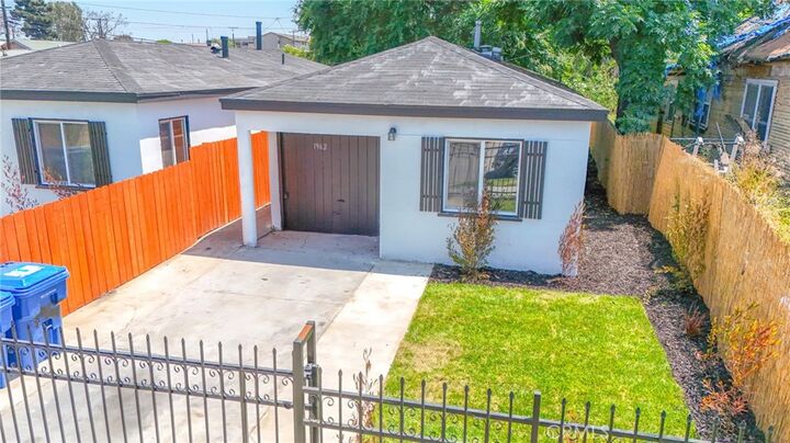 Property Photo:  1962 E 114th Street  CA 90059 