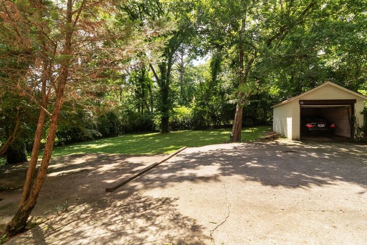 Property Photo: 1005 Estes Rd TN 37215