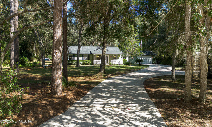 Property Photo: 4180 Waterlily Court FL 32068