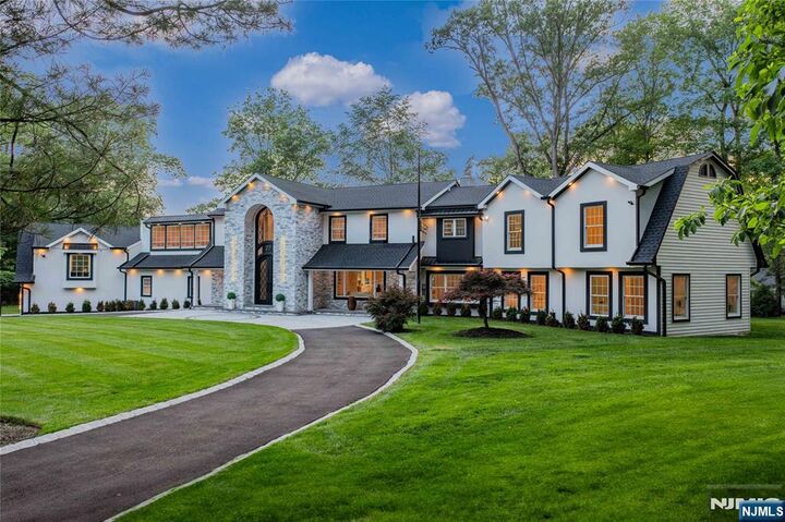 27 Applewood Drive  Upper Saddle River NJ 07458 photo