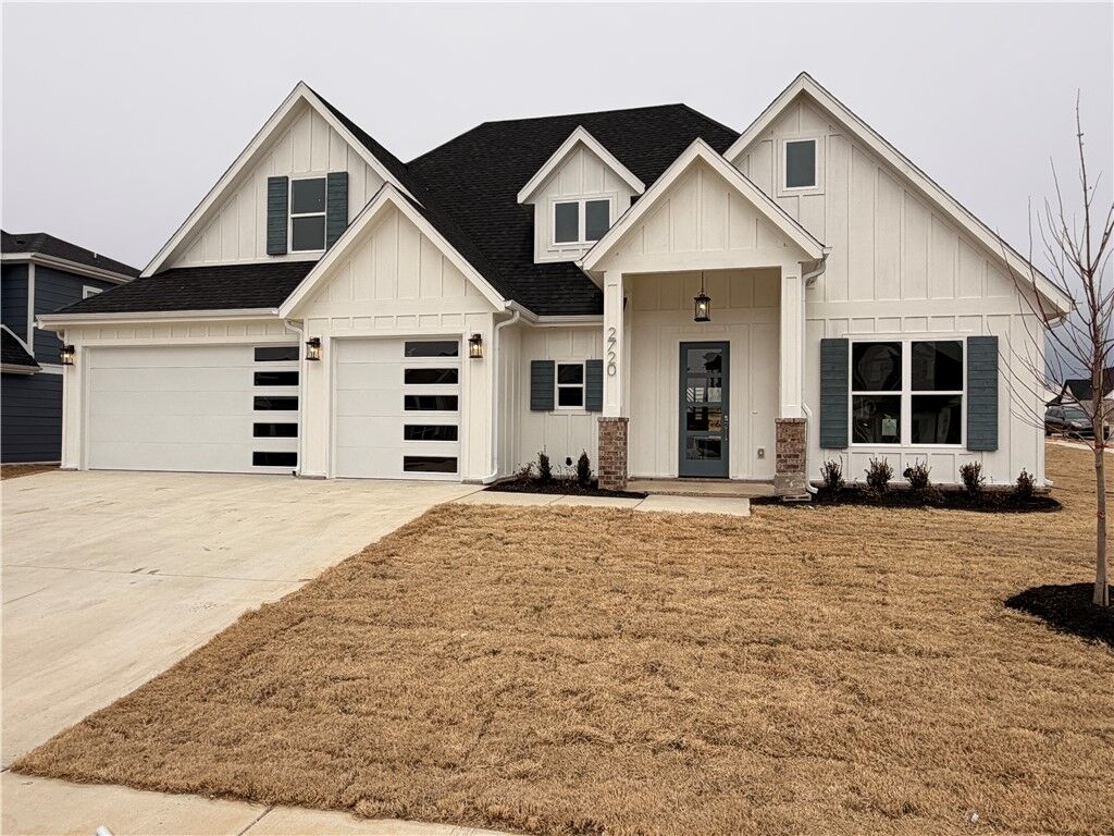 Property Photo:  2720 Amaris Avenue  AR 72745 