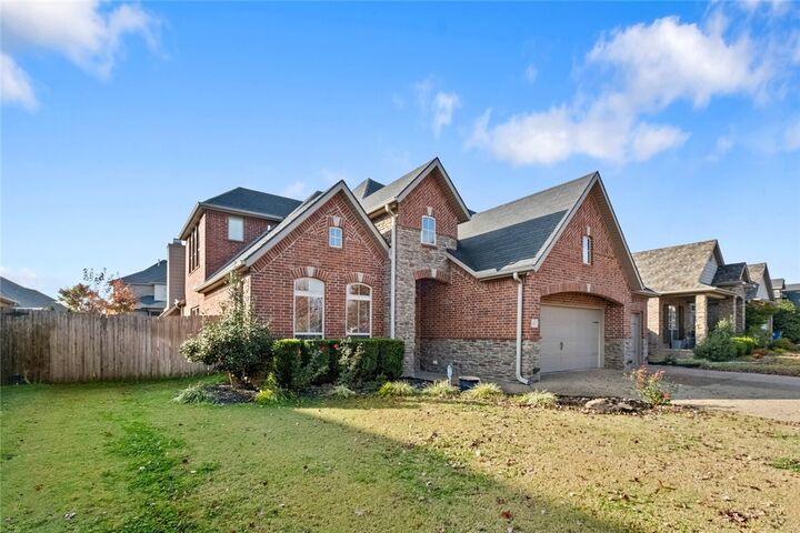 Property Photo: 1407 SW Wisteria Avenue AR 72713