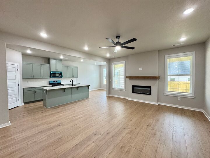 Property Photo: 5910 SW Desert Avenue AR 72713