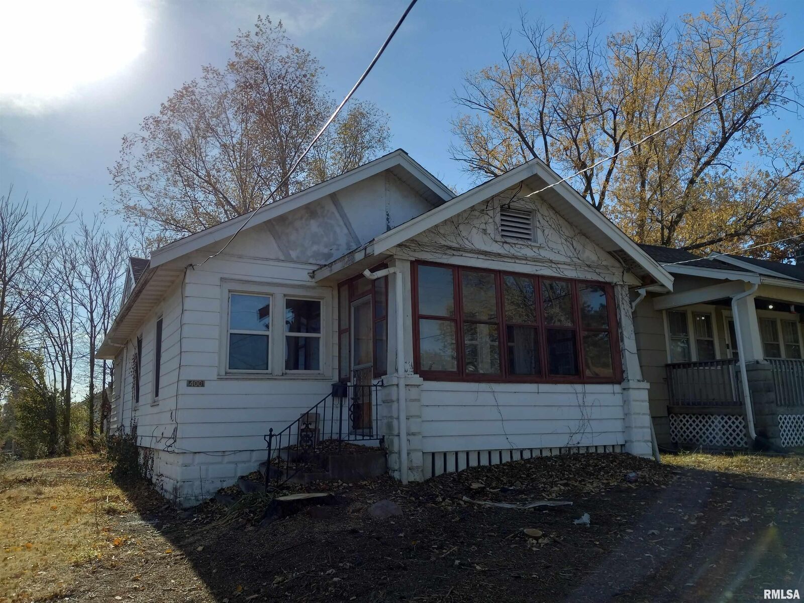 Property Photo: 400 W Corrington Avenue IL 61604