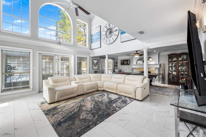 Property Photo: 521 Parish Blvd FL 32569