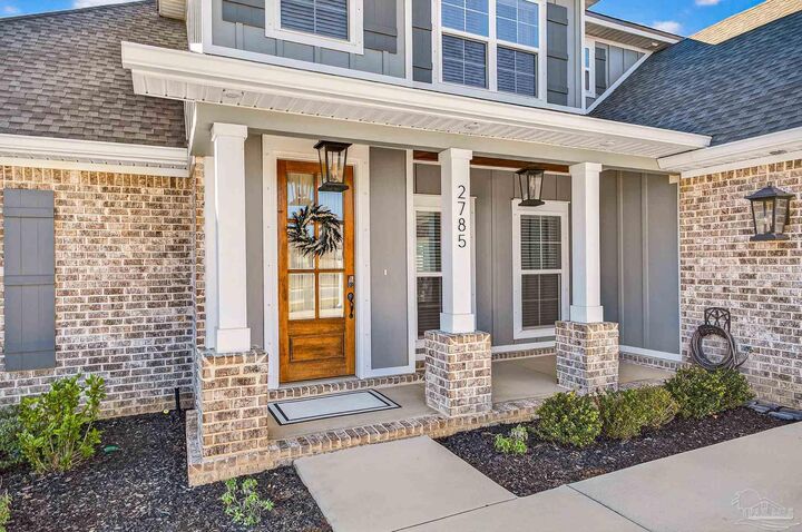 Property Photo: 2785 Trestle Way FL 32533