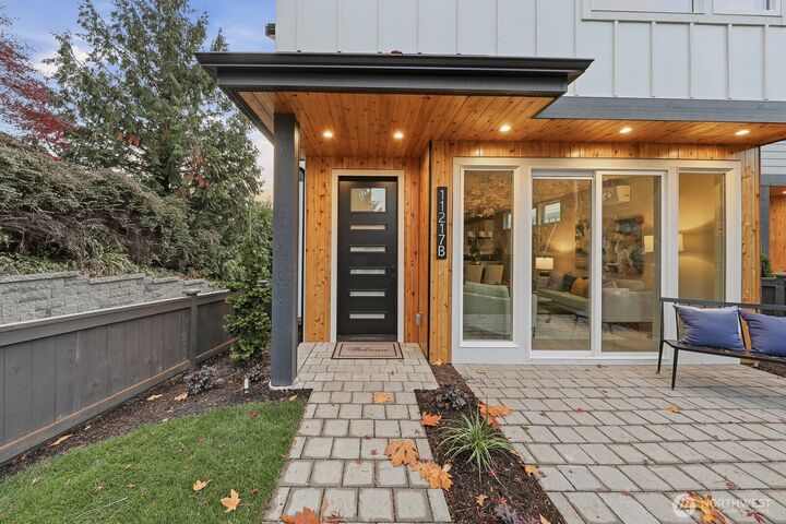 Property Photo:  11217 NE 95th Street B  WA 98033 