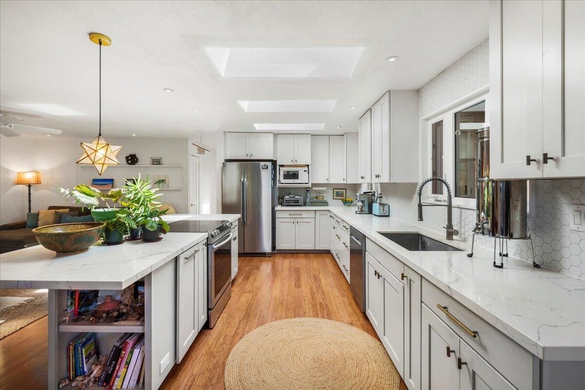 Property Photo:  233 Kahiko St  HI 96779 