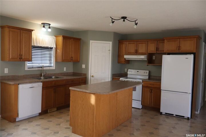 Property Photo:  602 Centre Street  SK S0H 0B0 