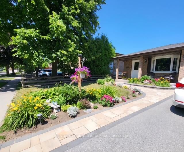 Property Photo:  895 Exeter Street  ON L1G 6R9 