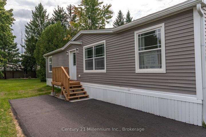 Photo de la propriété: 8 Sussex Square ON N4K 5N5