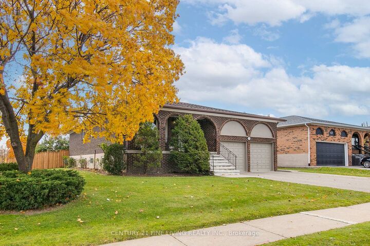 Property Photo: 431 Woodbridge Avenue ON L4L 2T3