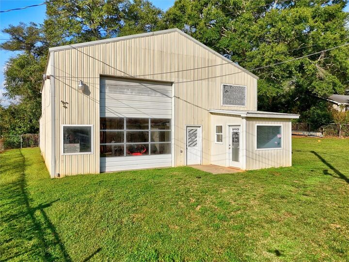 Property Photo: 226 S Fishtrap Road SC 29611