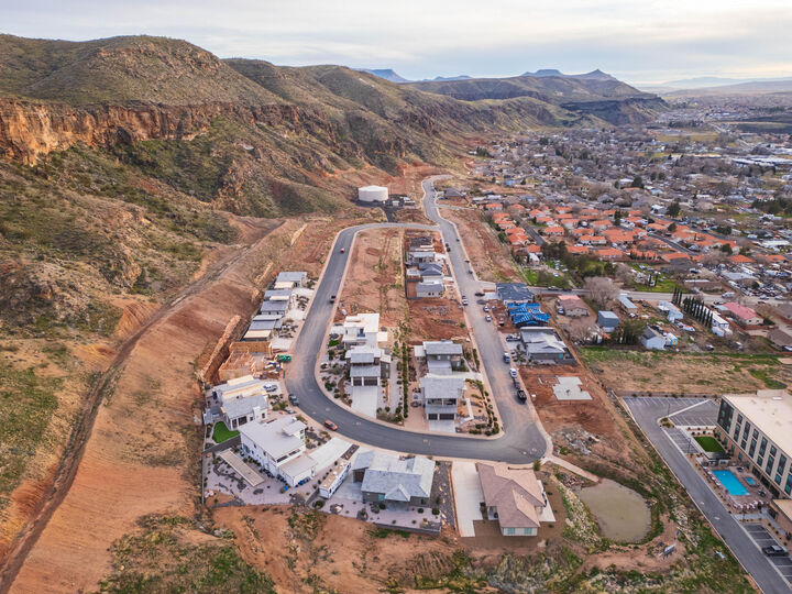 Property Photo:  451 N 200 E 4  UT 84745 