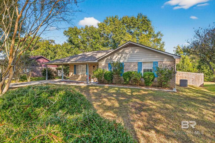 Property Photo: 715 E Verbena Avenue AL 36535