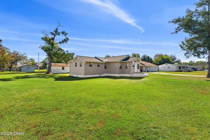 Property Photo: 907 Kentucky Avenue FL 32444