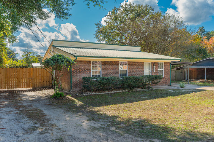 Property Photo: 516 Stillwell Boulevard FL 32539