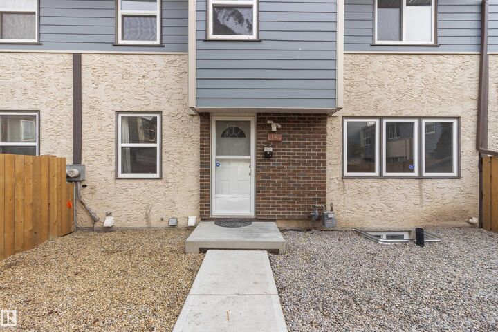 Property Photo:  18 Willowdale Place NW  AB T5T 1Z4 