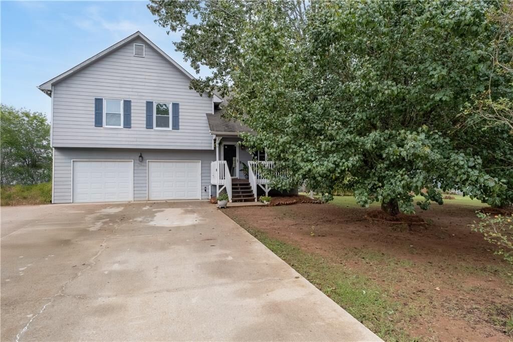 Property Photo:  180 Woodbridge Drive  GA 30157 