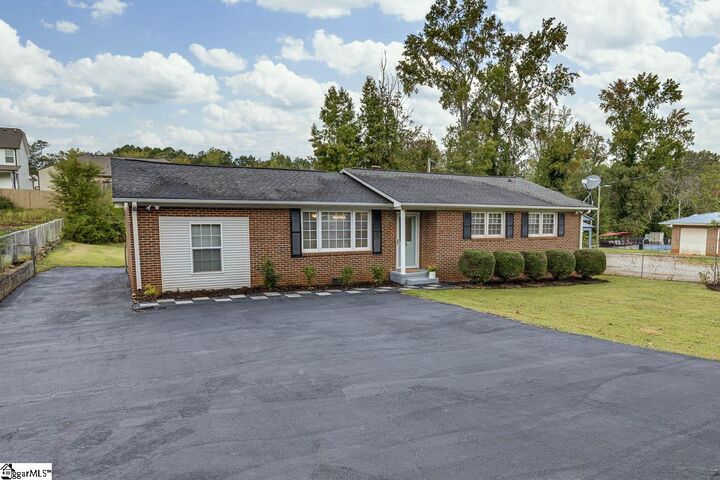 Property Photo:  15 Strawberry Drive  SC 29617 