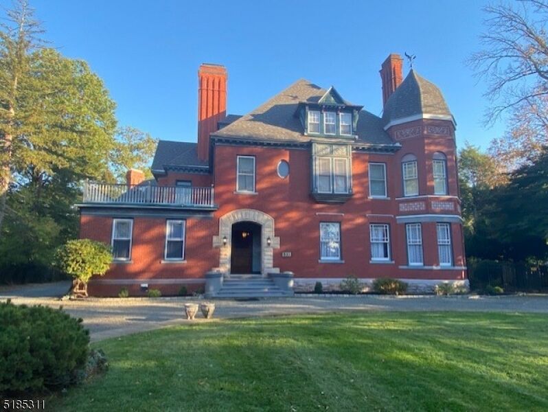 Property Photo: 527 W 8th St, Unit B NJ 07060